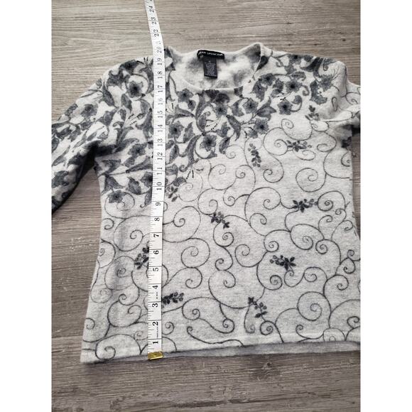 Sarah Spencer Gray Floral Print Lambswool & Angora Rabbit Hair Blend Sweater - Picture 4 of 6